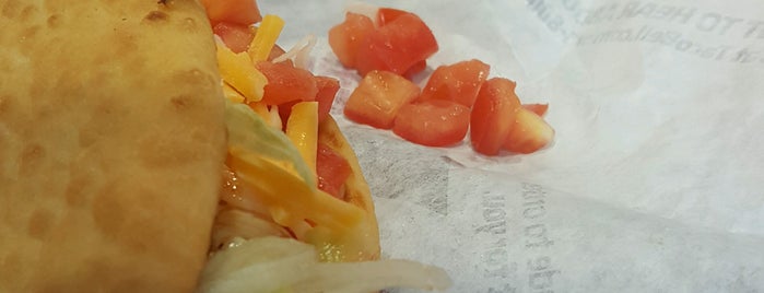 Taco Bell is one of Christinaさんのお気に入りスポット.