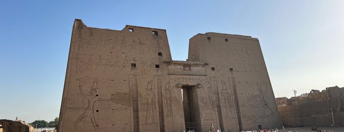 Temple of Edfu is one of Lugares a visitar.