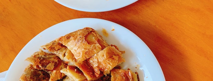 Το Ανώτερον is one of Sweets/Pastries/Pies (SKG) 🥖🥐🍧🍰🍩.