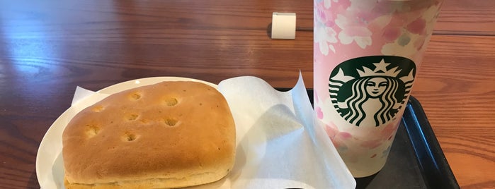 Starbucks is one of Tokyo cafe.