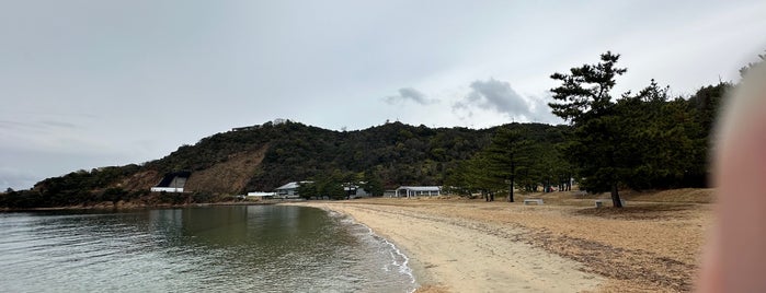 ベネッセハウス ビーチ is one of Sleeping on Naoshima.