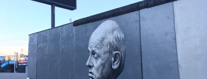 East Side Gallery is one of Берлин 2019.