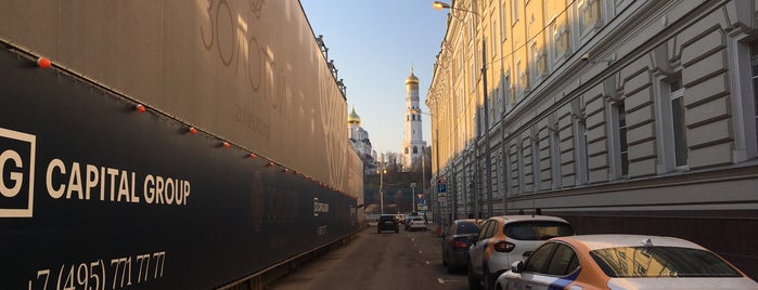 Болотный is one of Места для прогулок в Москве.