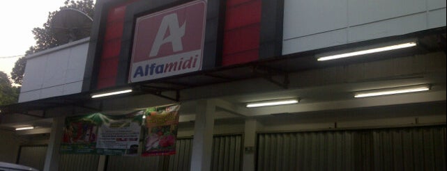 Alfamidi Cipayung Raya is one of Citayam Market N Grocery.