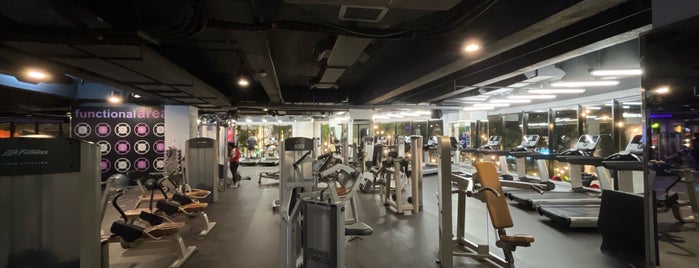 Celebrity Fitness Level 21 Teuku Umar Denpasar is one of Venue of Level 21 Mall.