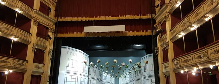 Teatro Solís is one of Tempat yang Disukai Fernando.