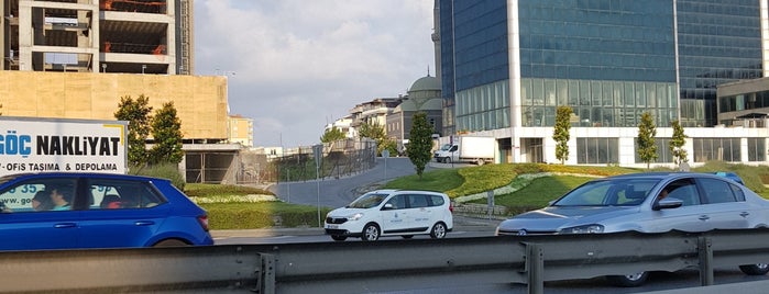 TC. Ziraat Bankası Genel Müdürlük Ek Hizmet Binası is one of 🦅 Yasin Barış 🦅 님이 좋아한 장소.