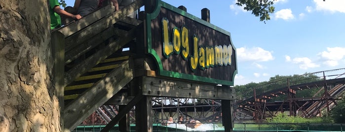 Log Jammer is one of amusement park.