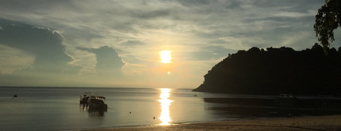 Tenggol Island Beach Resort is one of Vacations.