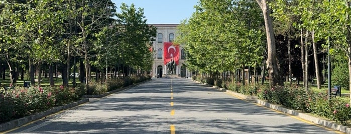 İstanbul Üniversitesi Beyazıt Kampüsü Bahçesi is one of Süleymaniye.
