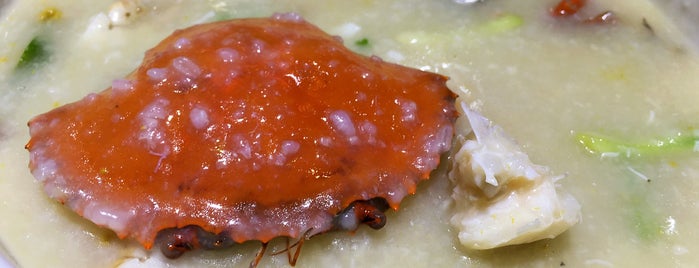 皇冠小館 is one of Sum'un Beğendiği Mekanlar.