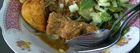 Pecel Khas Ponorogo Hj. Boeyatin is one of Surabaya Culinary.