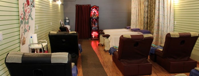 Top Therapy Massage is one of สถานที่ที่ Mike ถูกใจ.