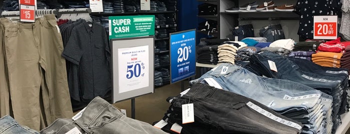 Old Navy is one of Heidi'nin Beğendiği Mekanlar.