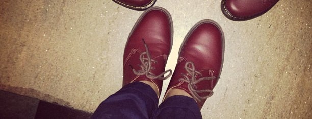 Dr. Martens is one of Lugares favoritos de Jack.