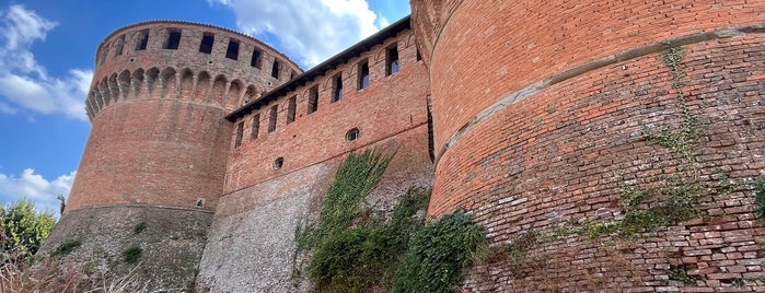 Rocca Di Dozza is one of Lugares favoritos de Ubu.