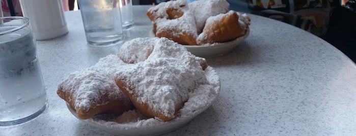 Café du Monde is one of Lovelyさんのお気に入りスポット.