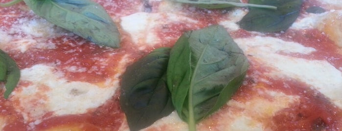 Esposito's Pizza is one of Posti che sono piaciuti a Jason.