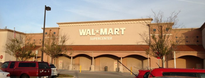 Walmart Supercenter is one of Lugares favoritos de Sharon.