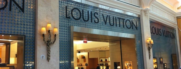Louis Vuitton is one of Tempat yang Disukai Craig.