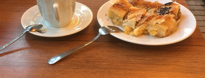 Köşk Pastanesi/Cafe is one of Lugares favoritos de Tolga.