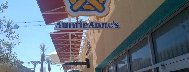 Auntie Anne's is one of Lieux qui ont plu à Robin.