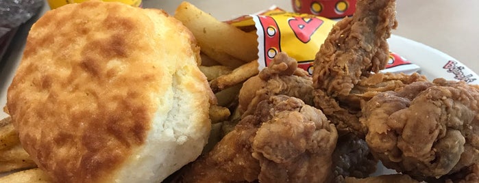 Bojangles' Famous Chicken 'n Biscuits is one of novaさんのお気に入りスポット.