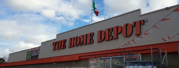 The Home Depot is one of Locais curtidos por Maru.
