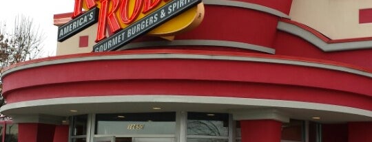 Red Robin Gourmet Burgers and Brews is one of Tempat yang Disukai Rick.