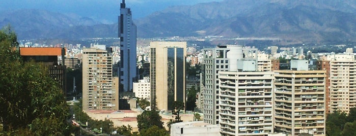 Cerro Santa Lucía is one of สถานที่ที่ Alejandra ถูกใจ.