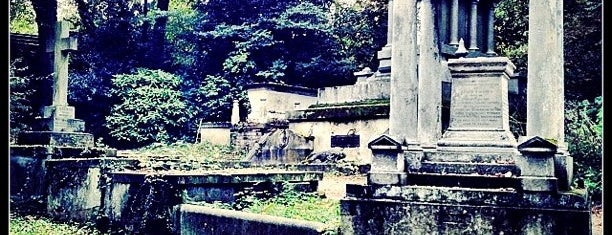 Nunhead Cemetery is one of London // Outdoors.