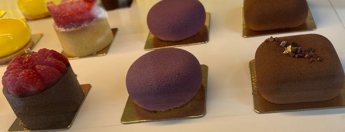 Ô Craquelin Patisserie is one of London.