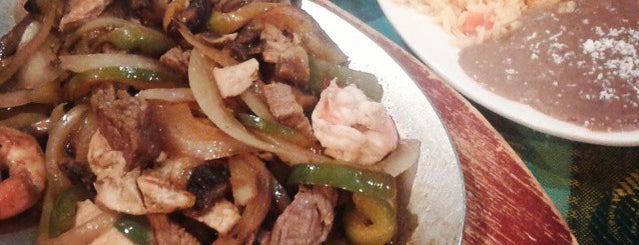 Los Abuelos Restaurant is one of KDaddy'ın Beğendiği Mekanlar.