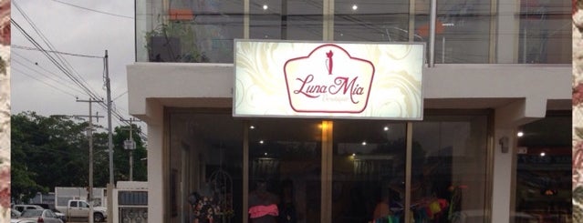 Luna Mia Boutique is one of Personales.