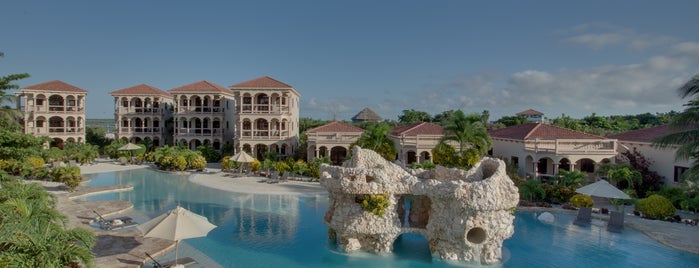 Coco Beach Resort is one of Locais salvos de Melissa.
