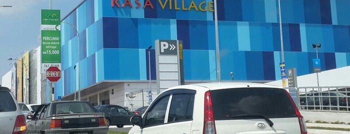 Mydin Mall is one of สถานที่ที่ Atif ถูกใจ.