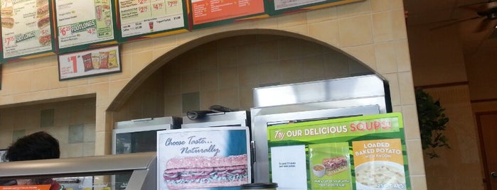 SUBWAY is one of Lieux qui ont plu à Maxwell.