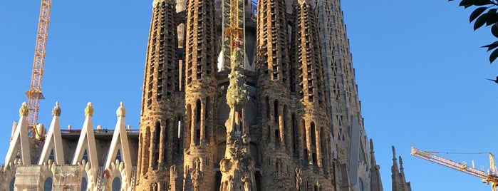 Basílica de la Sagrada Família is one of สถานที่ที่ SmS ถูกใจ.