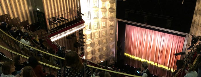 Savoy Theatre is one of SmS'ın Beğendiği Mekanlar.