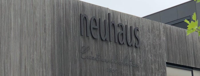 Neuhaus Factory Shop is one of สถานที่ที่ SmS ถูกใจ.