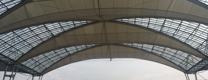 Aeropuerto de Múnich-Franz Josef Strauss (MUC) is one of Lugares favoritos de SmS.