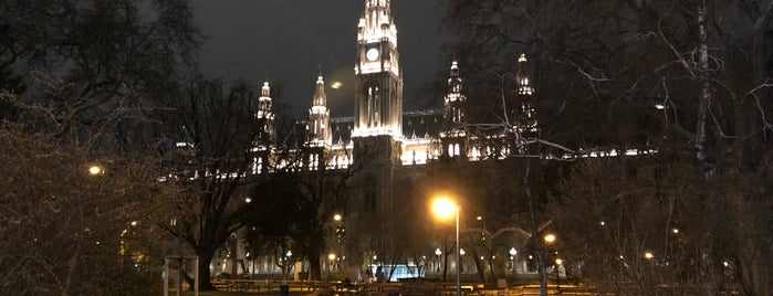 Plaza del Ayuntamiento is one of Lugares favoritos de SmS.