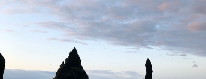 Reynisfjara is one of Lieux qui ont plu à SmS.