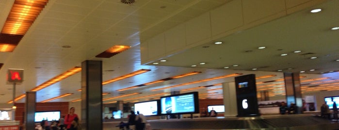 İstanbul Sabiha Gökçen Uluslararası Havalimanı (SAW) is one of SmS'ın Beğendiği Mekanlar.