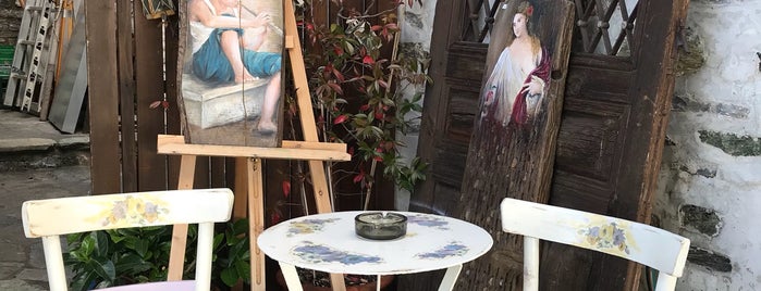Art Cafe is one of Lugares favoritos de Maria.