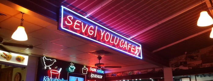Sevgi Yolu Cafe is one of Lugares favoritos de Merve.