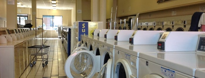 Oak Street Laundry is one of Lieux qui ont plu à Anessa.