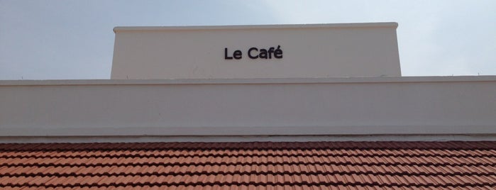 Le cafe is one of Lugares favoritos de Apoorv.