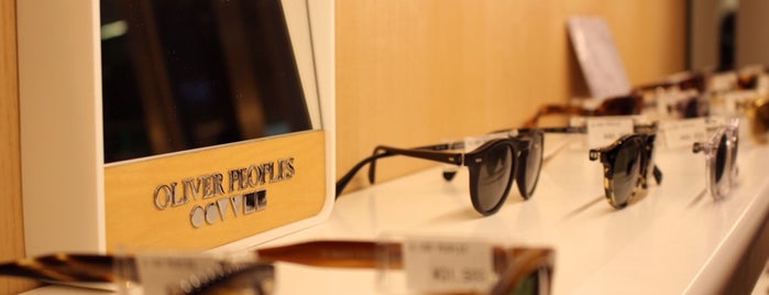 Oliver Peoples is one of Tempat yang Disukai Kelly.