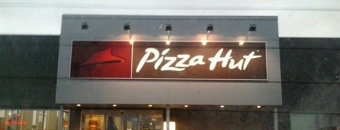 Pizza Hut is one of Locais curtidos por Alain.